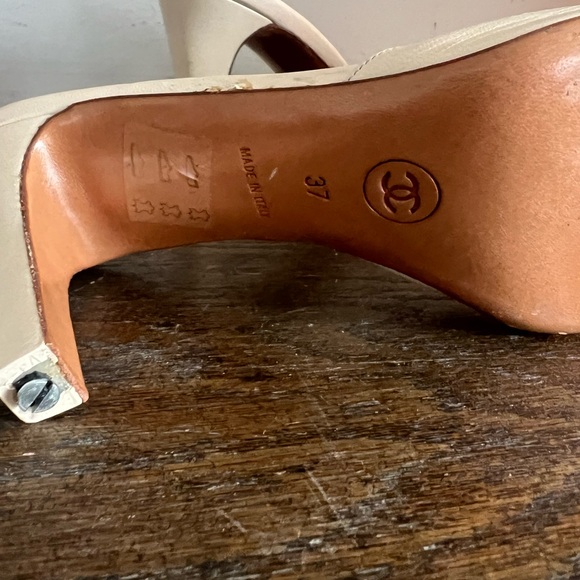 Vintage 90’s CHANEL Two Tone Cream and Burgundy Mules NEEDS REPAIR 37 EU - Picture 7 of 8